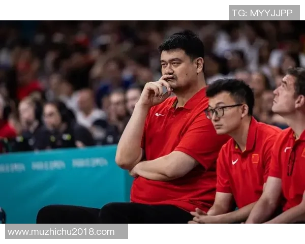 姚明在采访中感动落泪回忆篮球生涯与家人支持的深情瞬间