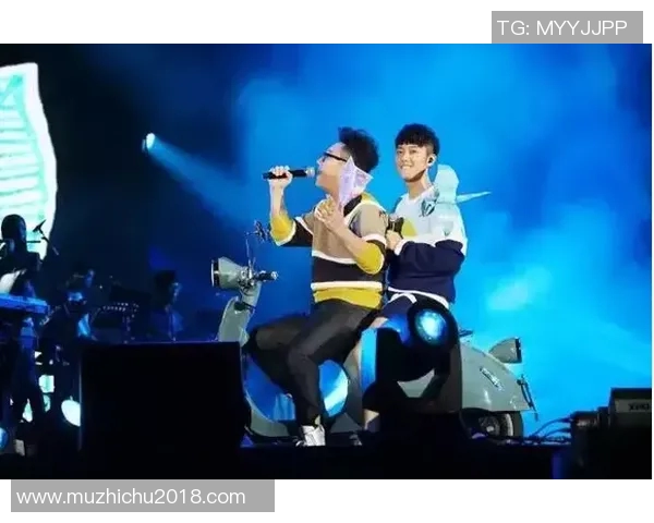 足球场上的耳语传奇爱咬耳朵的明星球员背后的故事与秘密